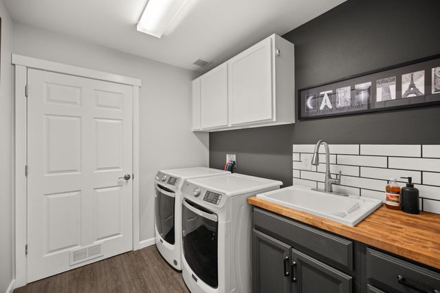 7706 E Bigelow Gulch Rd, Spokane, WA 99217