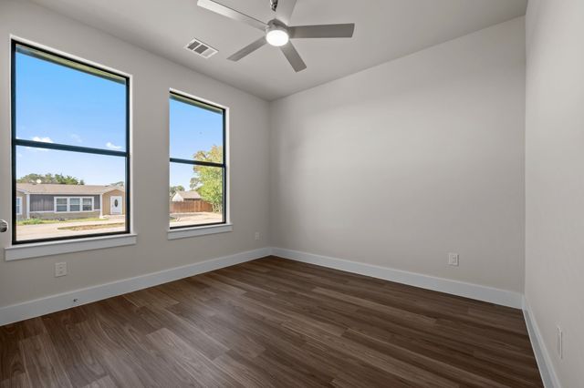 933 Nacogdoches River Drive, Granbury, TX 76048