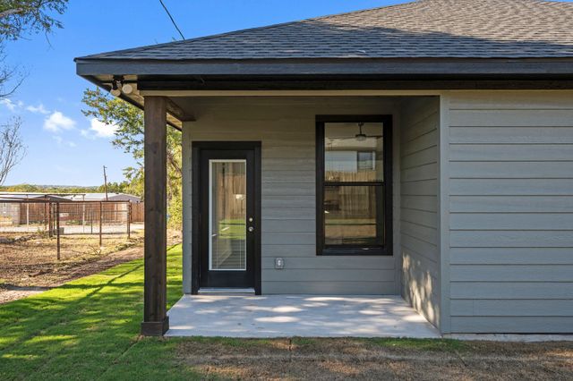 933 Nacogdoches River Drive, Granbury, TX 76048