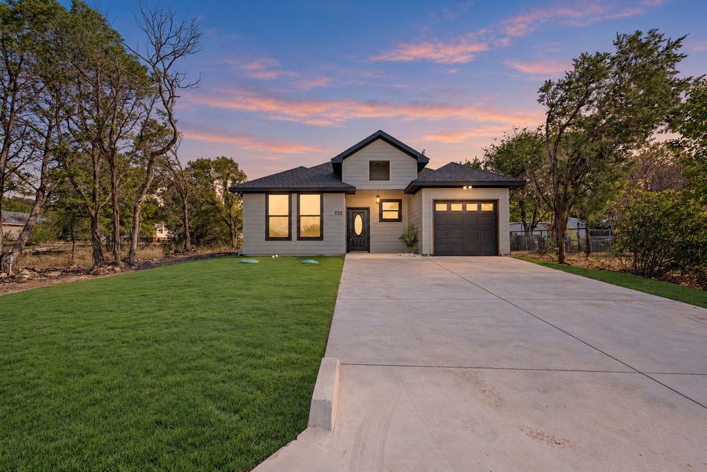933 Nacogdoches River Drive, Granbury, TX 76048 — photo 2