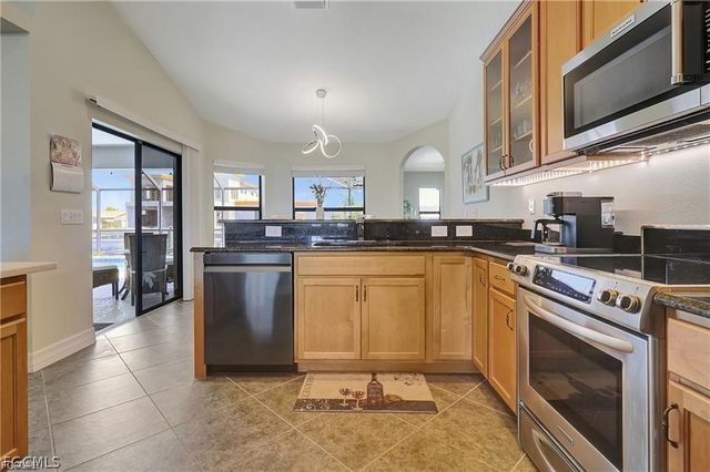 4921 Sorrento CT, Cape Coral, FL 33904