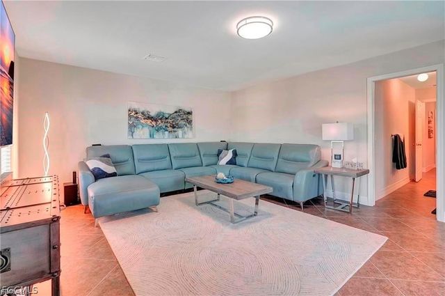 4921 Sorrento CT, Cape Coral, FL 33904