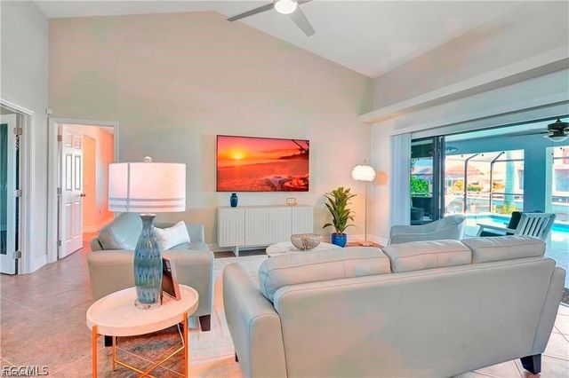 4921 Sorrento CT, Cape Coral, FL 33904