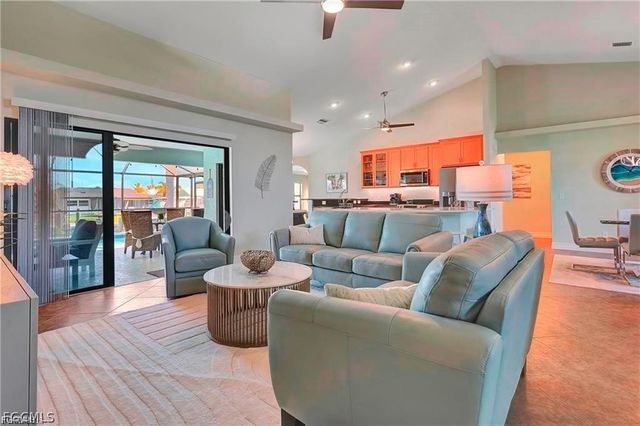 4921 Sorrento CT, Cape Coral, FL 33904