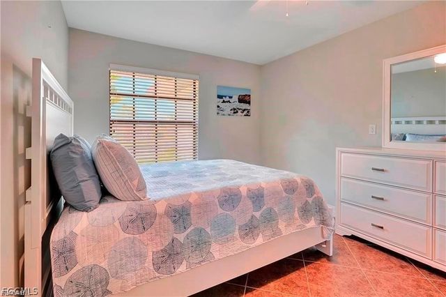 4921 Sorrento CT, Cape Coral, FL 33904