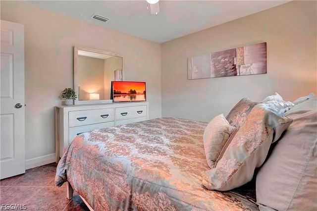 4921 Sorrento CT, Cape Coral, FL 33904