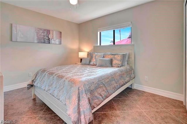 4921 Sorrento CT, Cape Coral, FL 33904