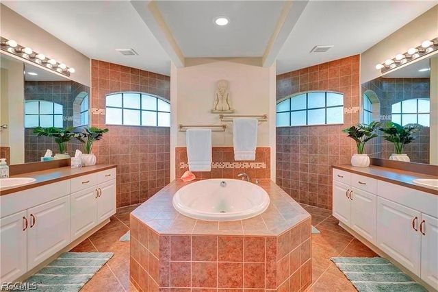 4921 Sorrento CT, Cape Coral, FL 33904