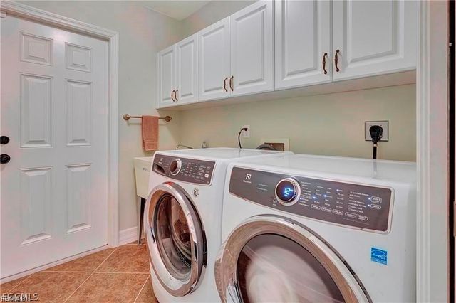 4921 Sorrento CT, Cape Coral, FL 33904