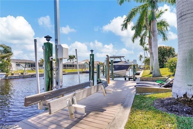 4921 Sorrento CT, Cape Coral, FL 33904