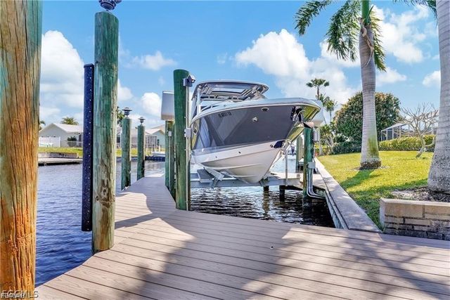 4921 Sorrento CT, Cape Coral, FL 33904