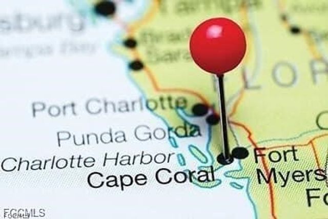 4921 Sorrento CT, Cape Coral, FL 33904