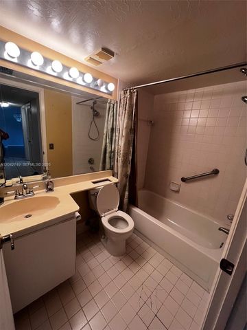4975 E Sabal Palm Blvd 304, Tamarac, FL 33319