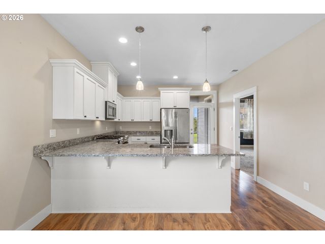 110 W FLANGAS Ave, Roseburg, OR 97471