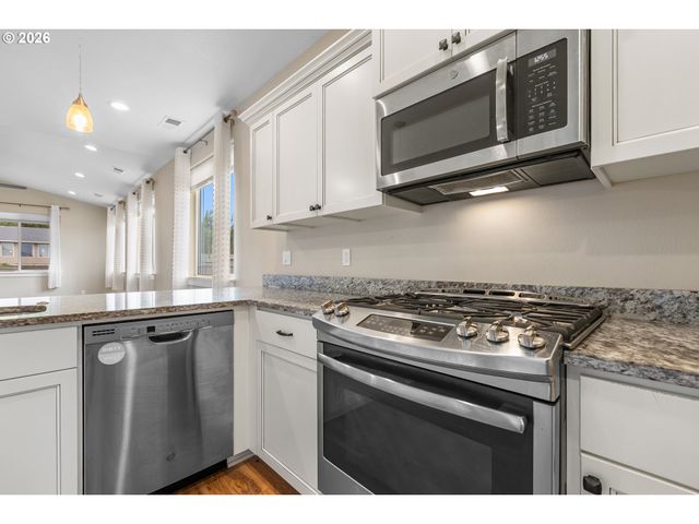 110 W FLANGAS Ave, Roseburg, OR 97471