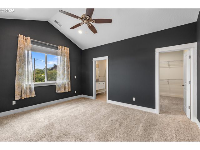 110 W FLANGAS Ave, Roseburg, OR 97471