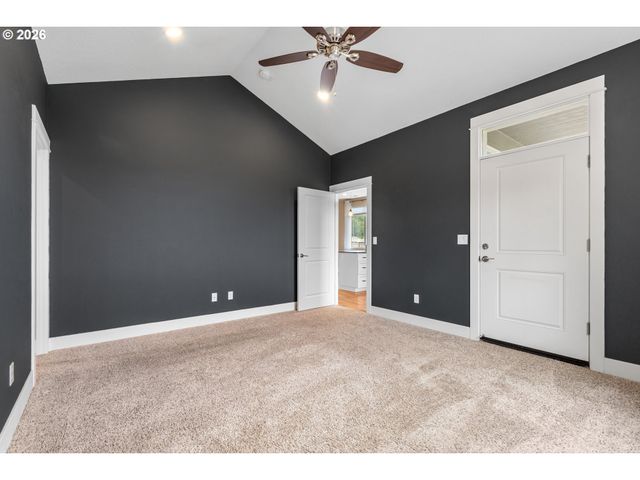 110 W FLANGAS Ave, Roseburg, OR 97471