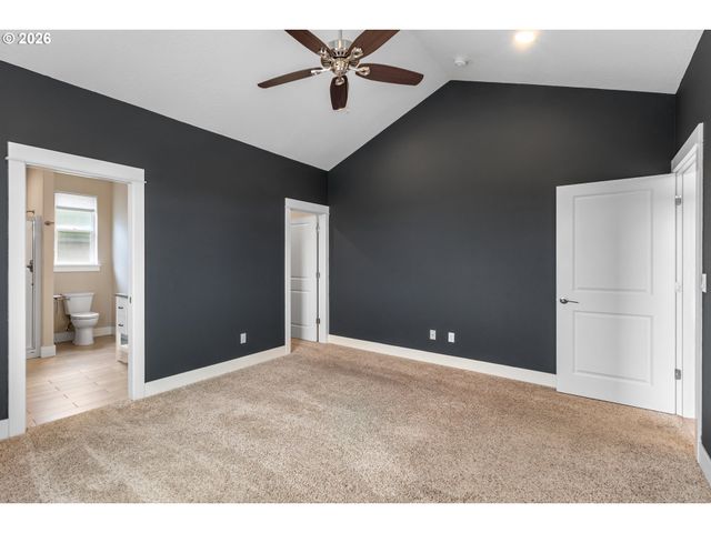 110 W FLANGAS Ave, Roseburg, OR 97471