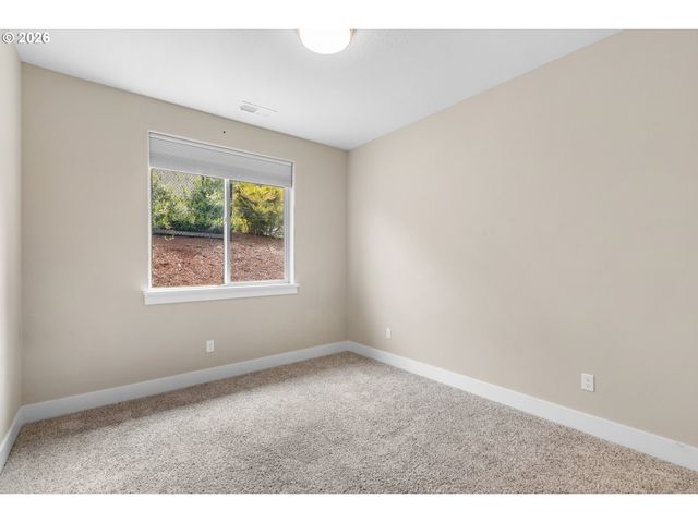 110 W FLANGAS Ave, Roseburg, OR 97471