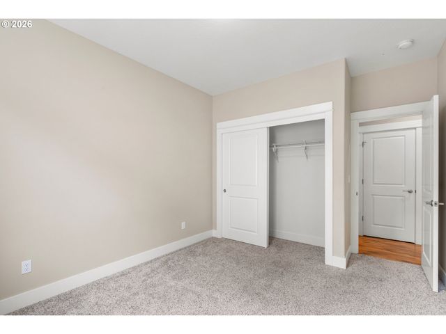 110 W FLANGAS Ave, Roseburg, OR 97471