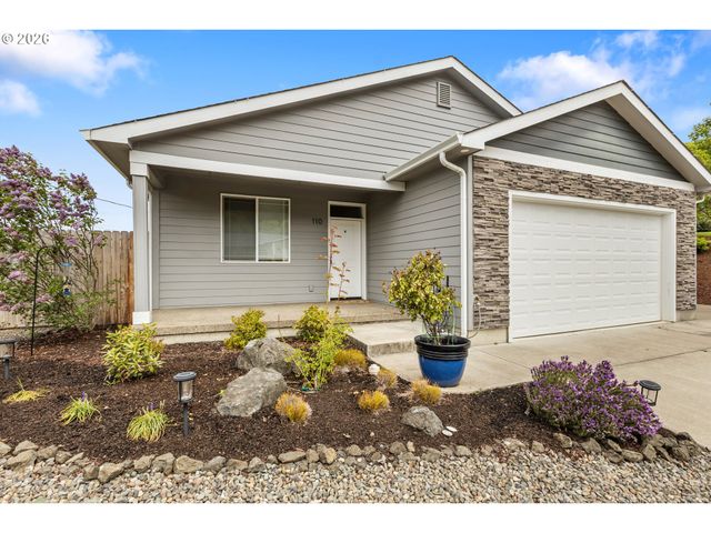 110 W FLANGAS Ave, Roseburg, OR 97471
