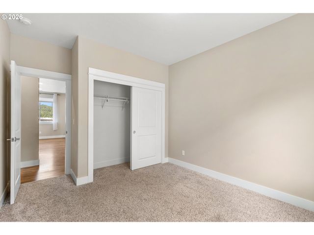 110 W FLANGAS Ave, Roseburg, OR 97471
