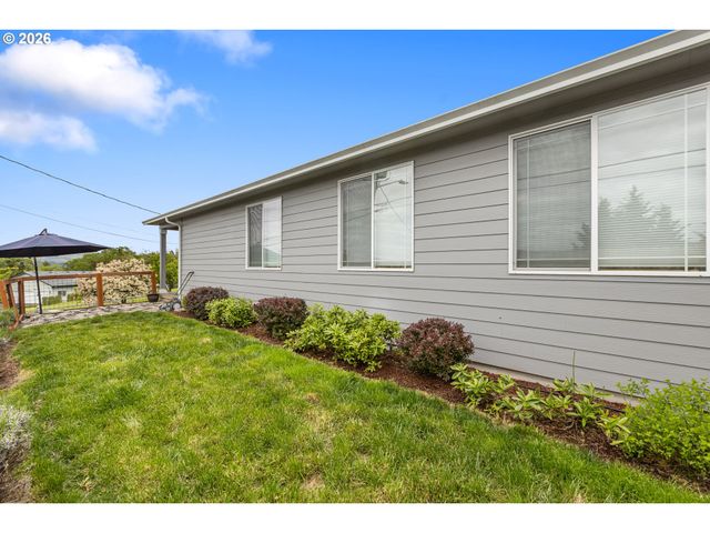 110 W FLANGAS Ave, Roseburg, OR 97471