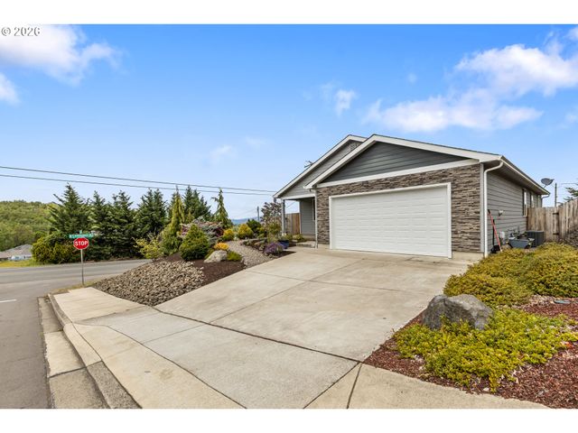 110 W FLANGAS Ave, Roseburg, OR 97471