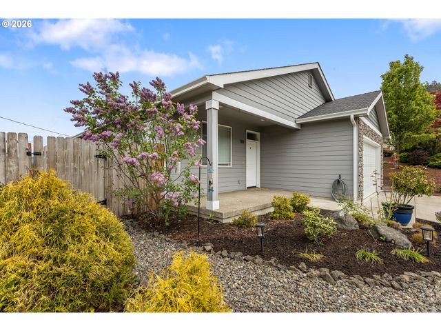 110 W FLANGAS Ave, Roseburg, OR 97471