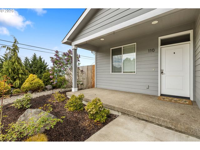 110 W FLANGAS Ave, Roseburg, OR 97471