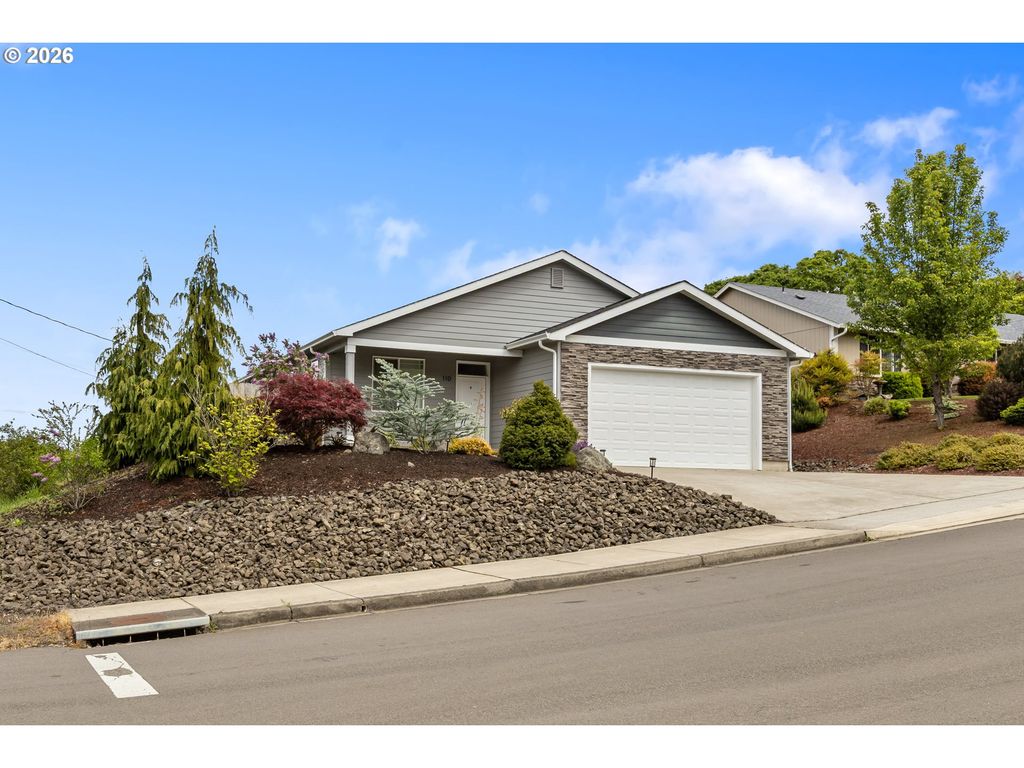 110 W FLANGAS Ave, Roseburg, OR 97471