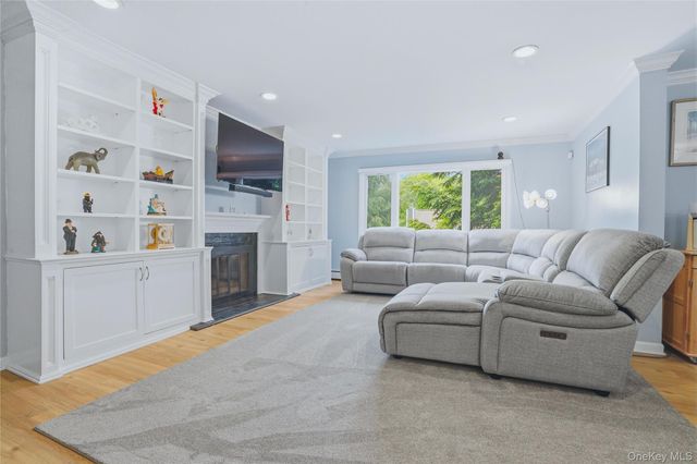 2 Timberland Pass, Chappaqua, NY 10514