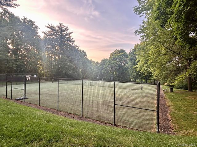 2 Timberland Pass, Chappaqua, NY 10514