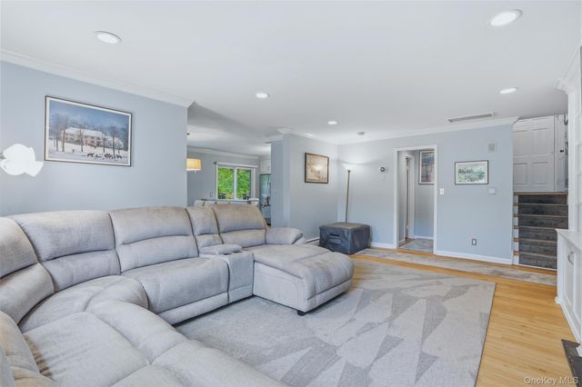 2 Timberland Pass, Chappaqua, NY 10514
