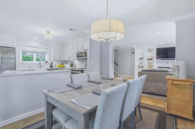 2 Timberland Pass, Chappaqua, NY 10514