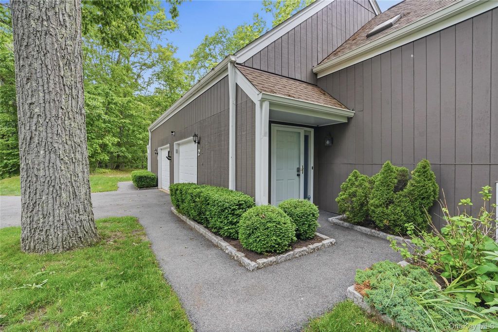 2 Timberland Pass, Chappaqua, NY 10514