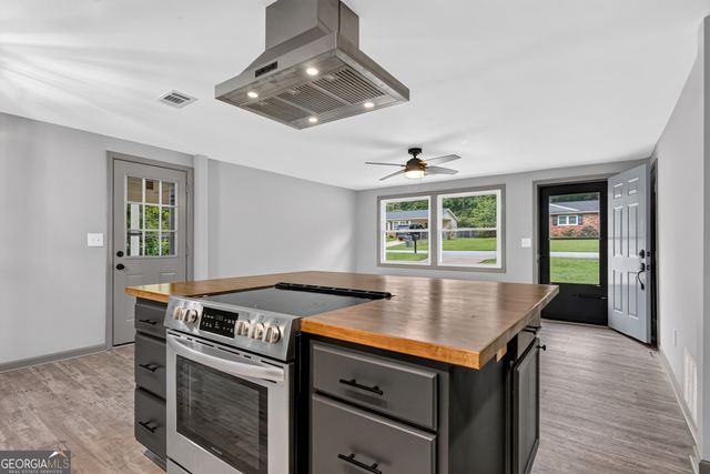106 Sir Lancelot Avenue, Lagrange, GA 30241