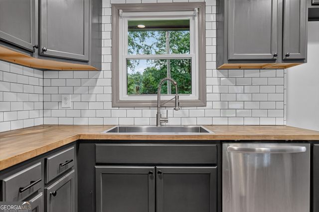 106 Sir Lancelot Avenue, Lagrange, GA 30241