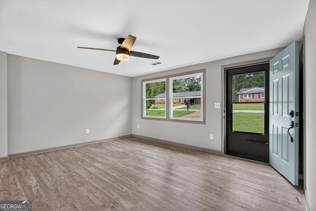 106 Sir Lancelot Avenue, Lagrange, GA 30241