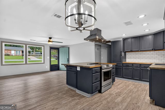 106 Sir Lancelot Avenue, Lagrange, GA 30241