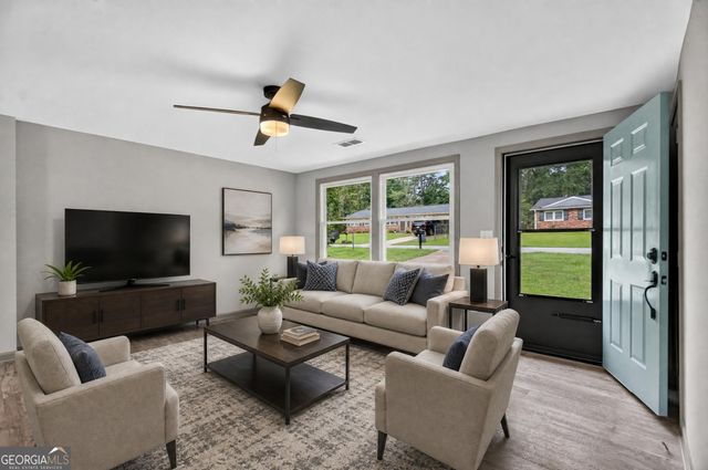 106 Sir Lancelot Avenue, Lagrange, GA 30241