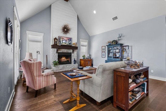 14621 Twin Pines Lane, Lindale, TX 75771