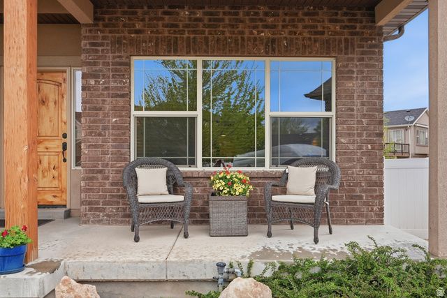 10722 S CORAL DUNE DR, South Jordan, UT 84009
