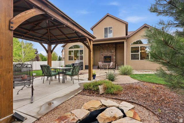 10722 S CORAL DUNE DR, South Jordan, UT 84009