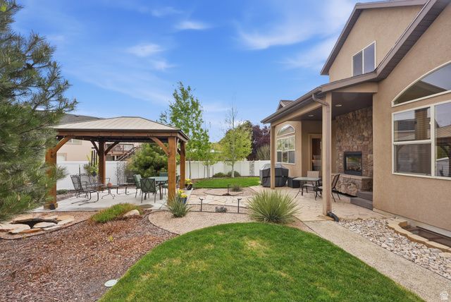 10722 S CORAL DUNE DR, South Jordan, UT 84009