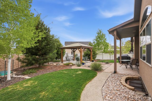 10722 S CORAL DUNE DR, South Jordan, UT 84009