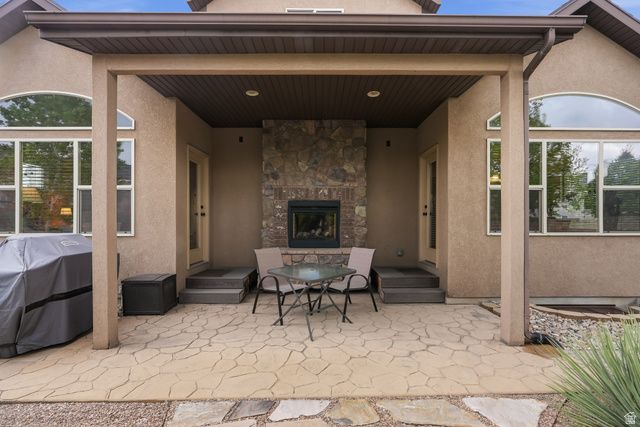 10722 S CORAL DUNE DR, South Jordan, UT 84009