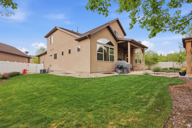 10722 S CORAL DUNE DR, South Jordan, UT 84009