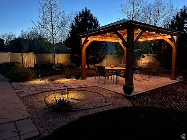 10722 S CORAL DUNE DR, South Jordan, UT 84009