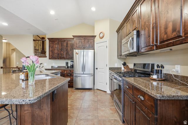 10722 S CORAL DUNE DR, South Jordan, UT 84009